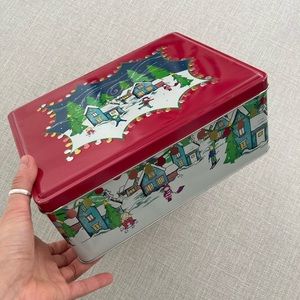 Lush bath bomb christmas tin